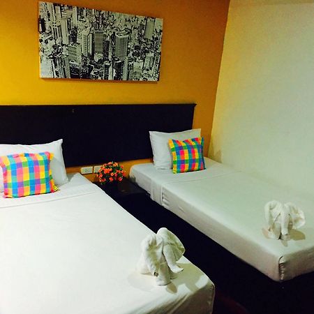 Benetti Lodge Patong Esterno foto