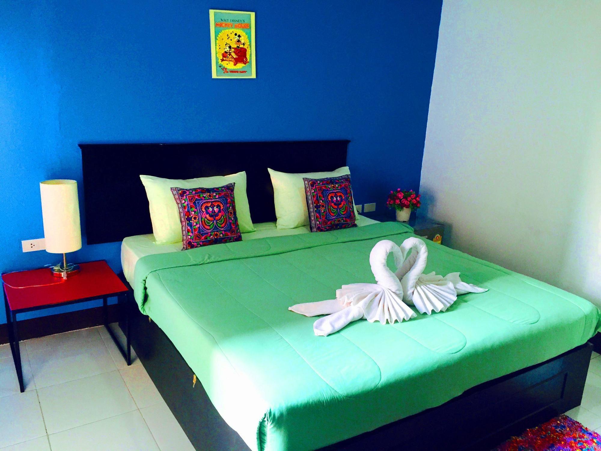 Benetti Lodge Patong Esterno foto