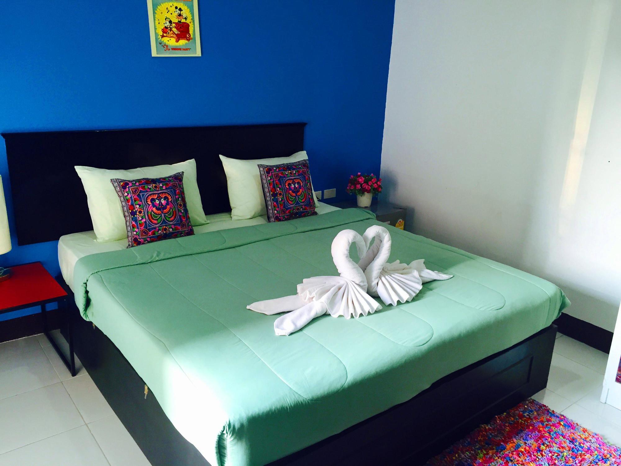 Benetti Lodge Patong Esterno foto