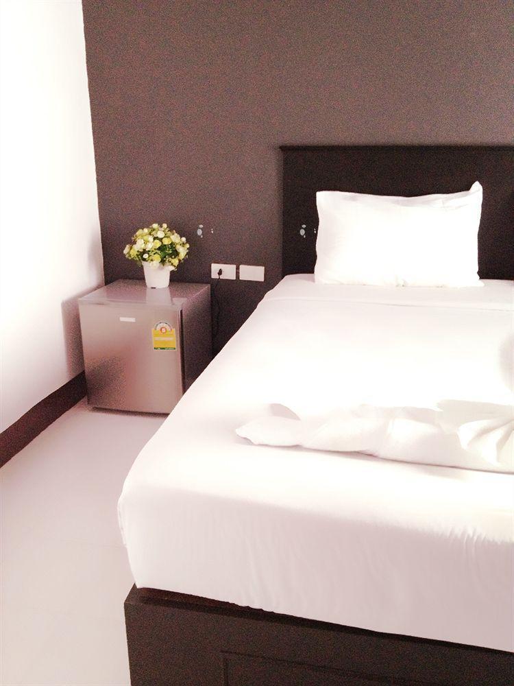 Benetti Lodge Patong Esterno foto