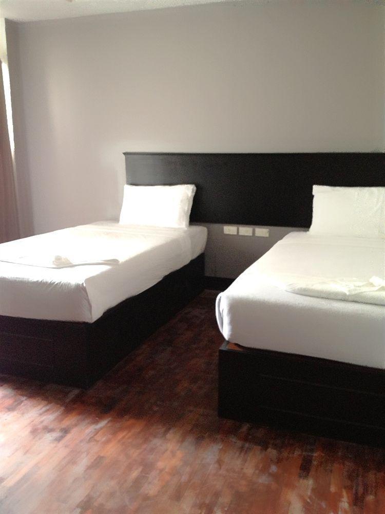 Benetti Lodge Patong Esterno foto