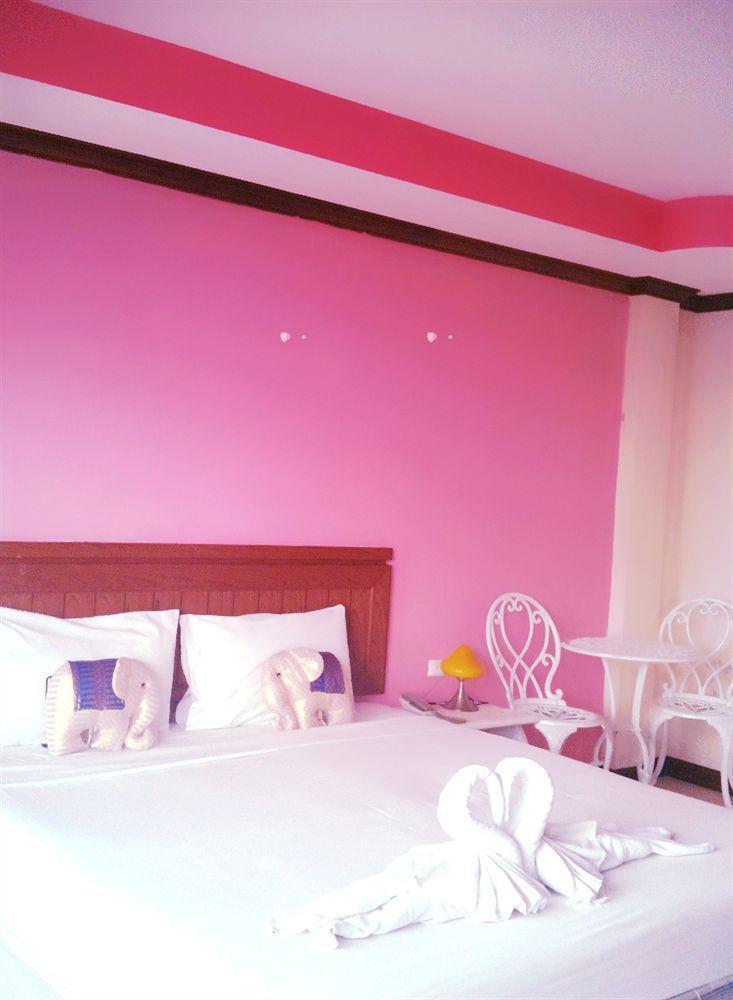 Benetti Lodge Patong Esterno foto