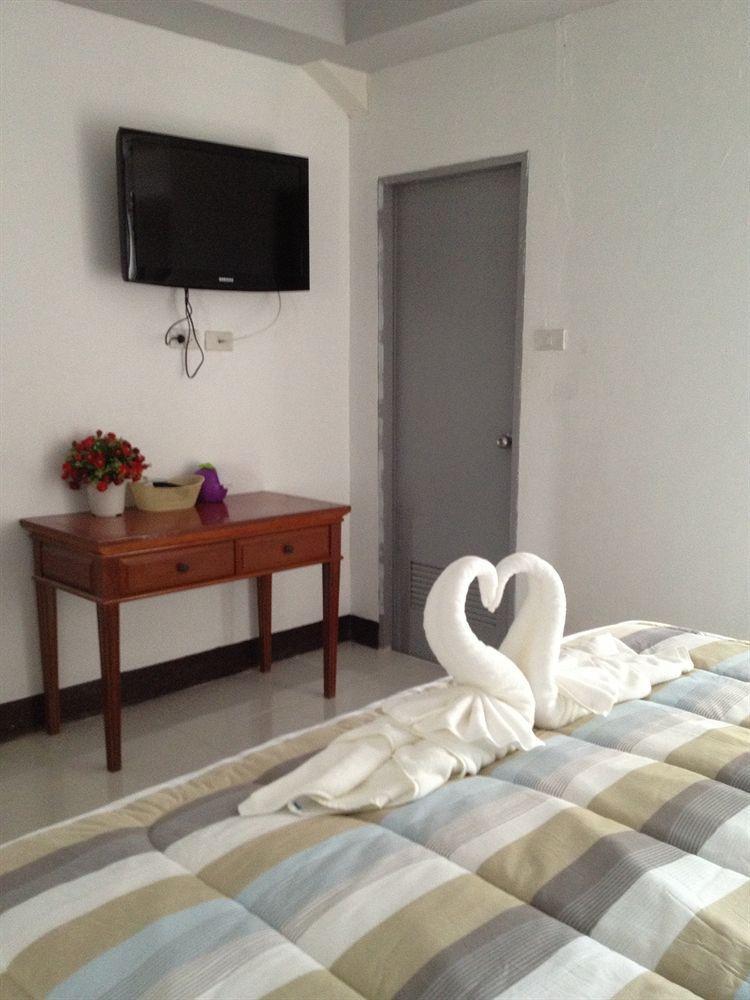 Benetti Lodge Patong Esterno foto