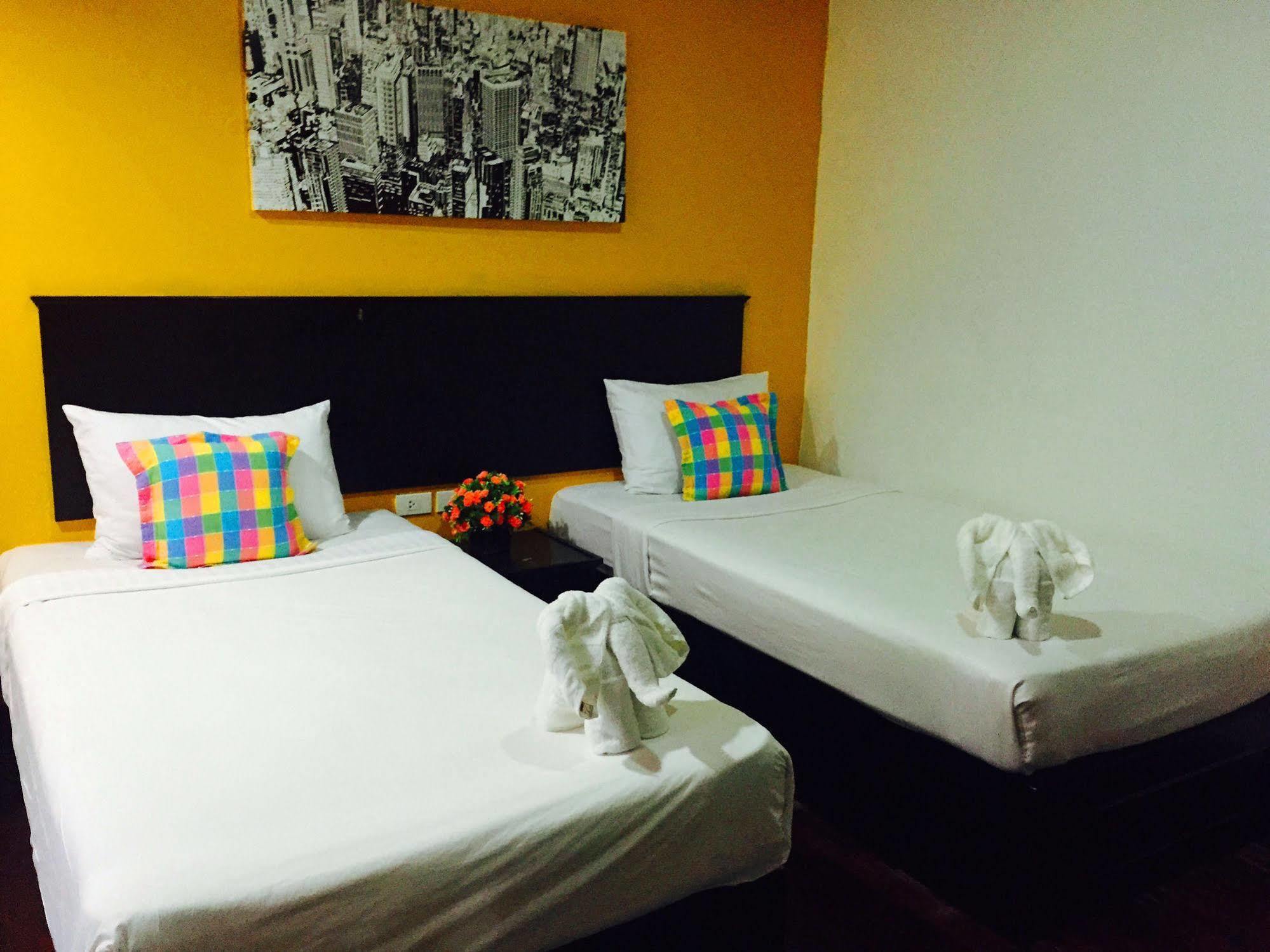 Benetti Lodge Patong Esterno foto
