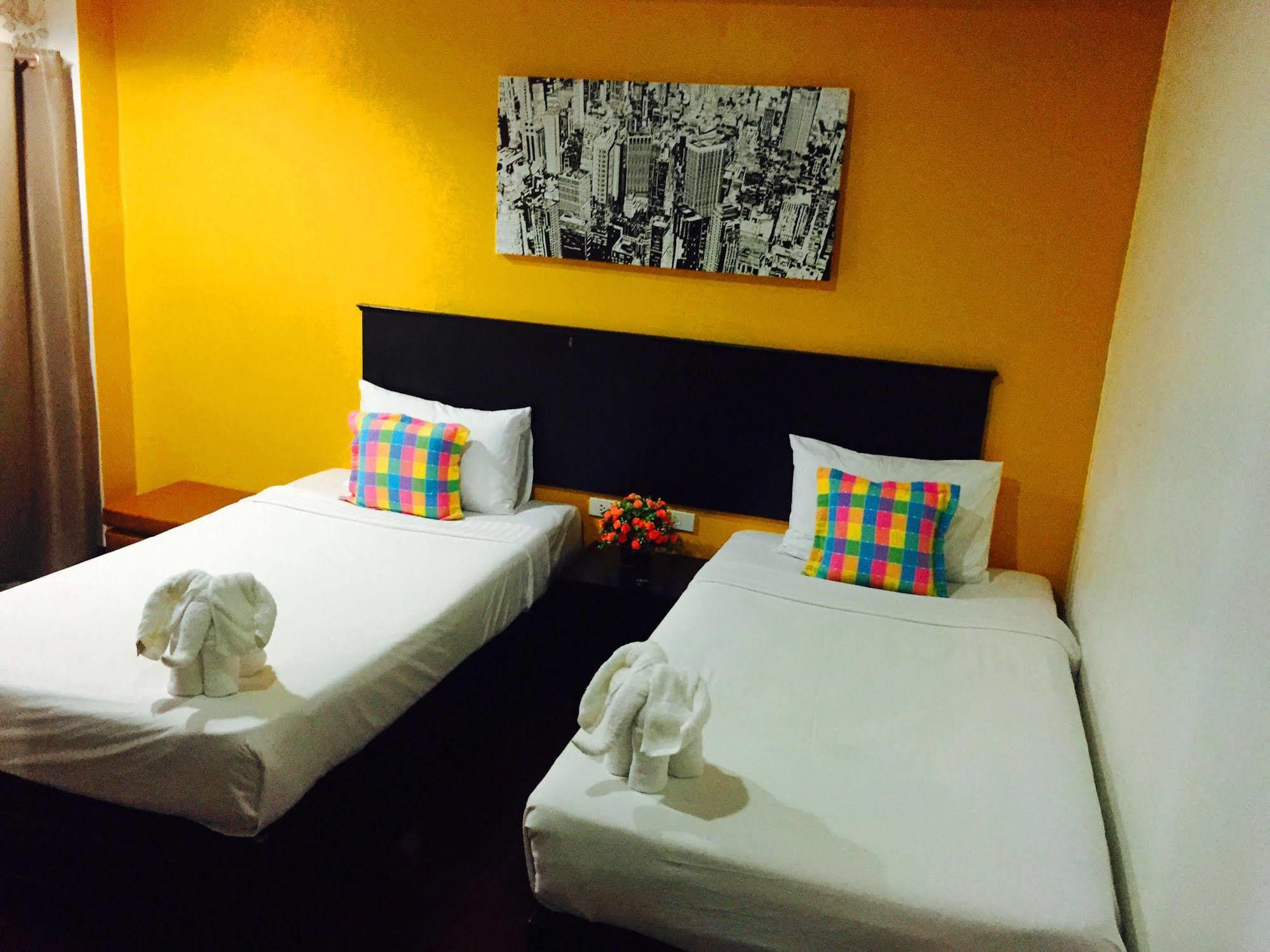 Benetti Lodge Patong Esterno foto