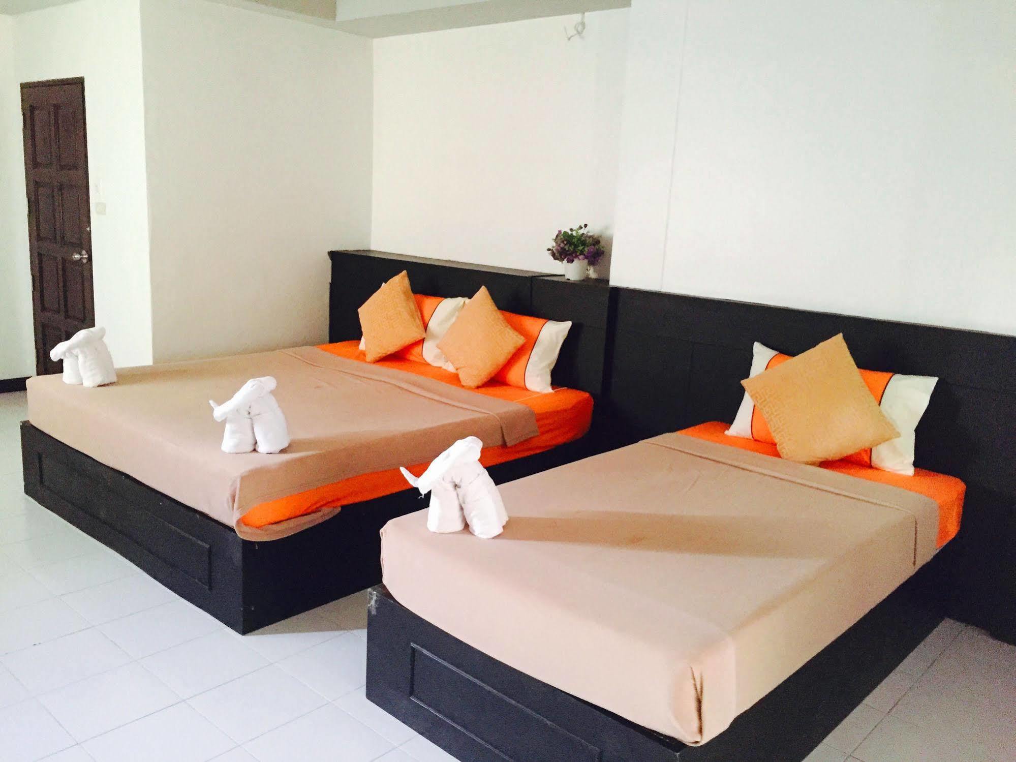 Benetti Lodge Patong Esterno foto