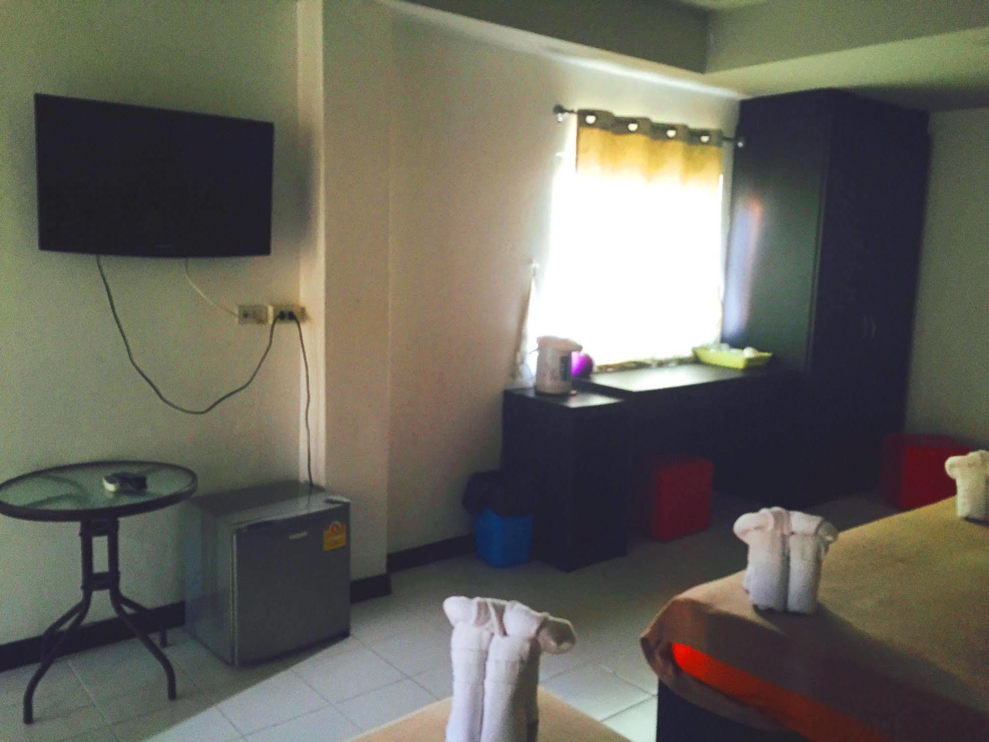 Benetti Lodge Patong Esterno foto