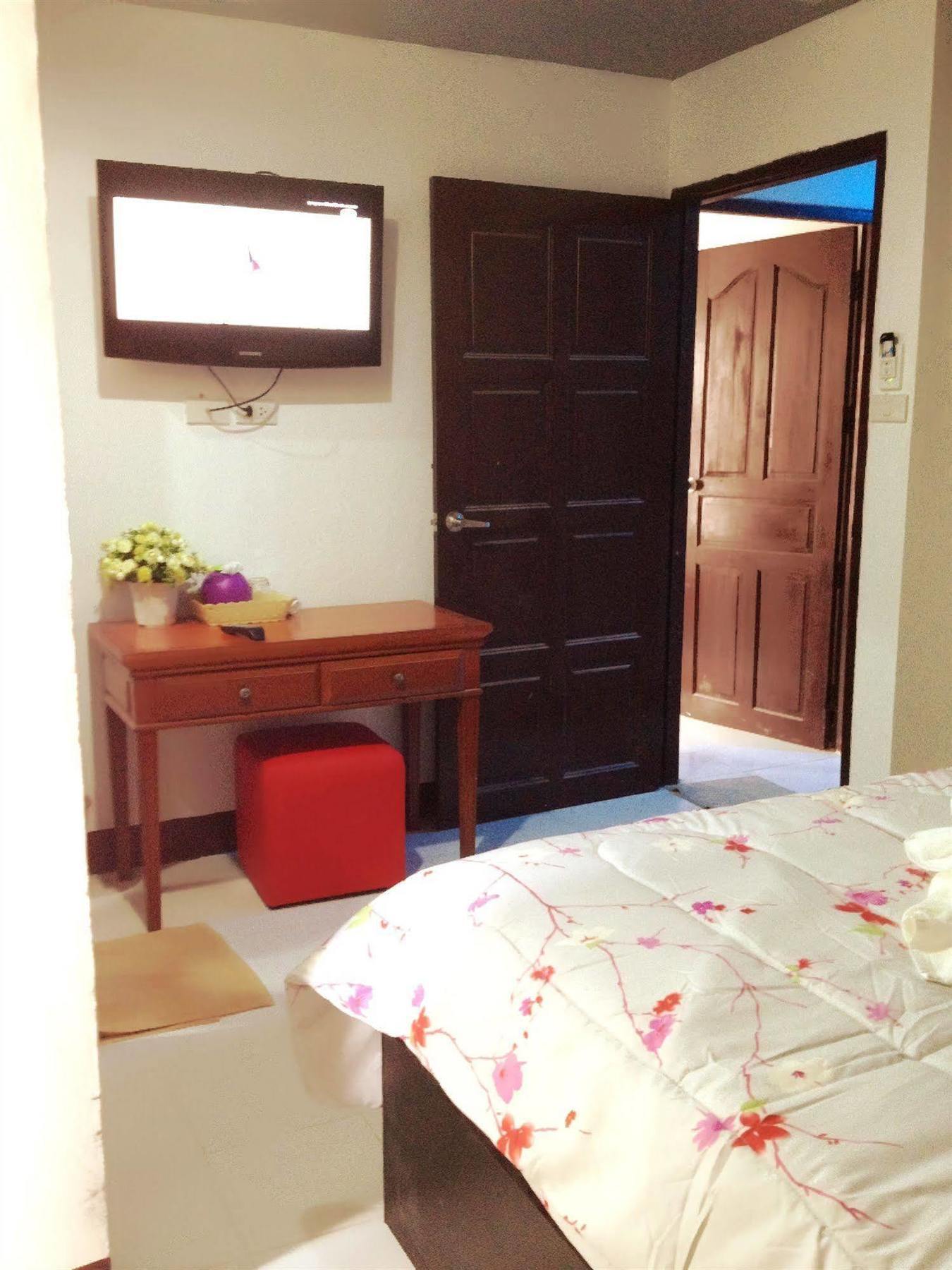 Benetti Lodge Patong Esterno foto